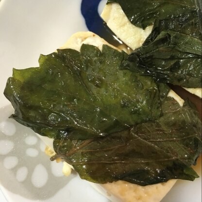 大葉大好きです！
手軽においしく作れますね。
ご飯はもちろんですが、冷奴や豆腐ステーキにのせるのも合いますね！
我が家の定番になりました！